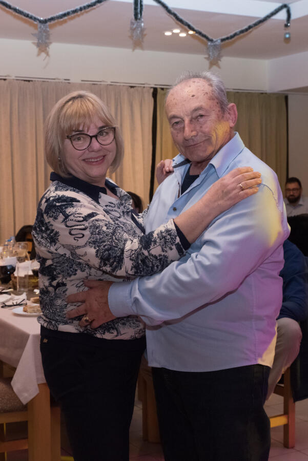 Коледен благотворителен бал