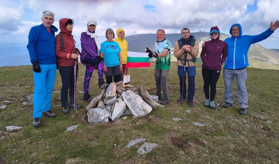 Клубът по пешеходен туризъм при ТД „Трапезица-1902“ посрещна лятото в Централен Балкан