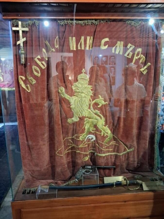 Клубът на туристите ветерани при ТД „Трапезица-1902“ – „Търновски хоризонти“ почете героите от Априлската епопея 1876 