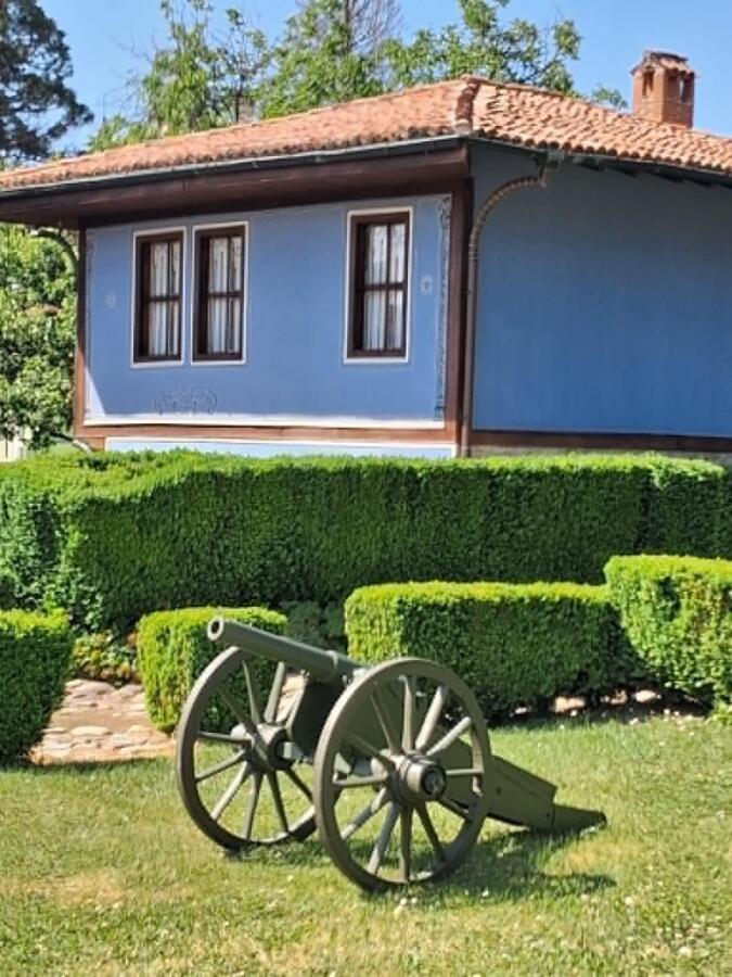 Клубът на туристите ветерани при ТД „Трапезица-1902“ – „Търновски хоризонти“ почете героите от Априлската епопея 1876 