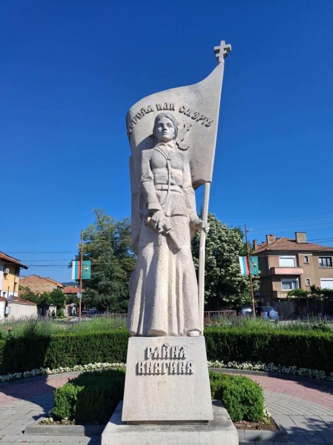 Клубът на туристите ветерани при ТД „Трапезица-1902“ – „Търновски хоризонти“ почете героите от Априлската епопея 1876 