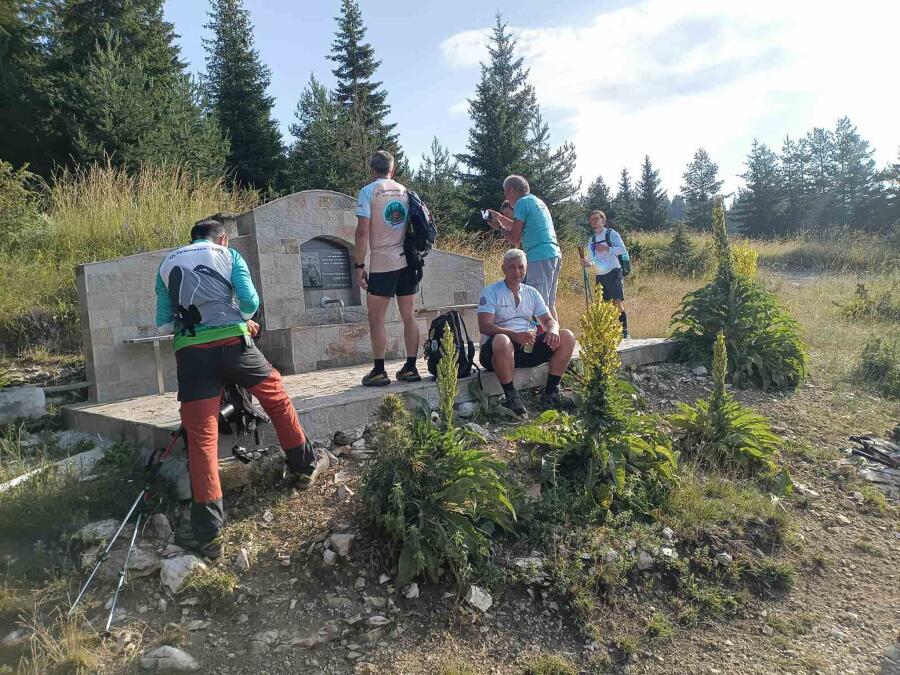 Групата на ТД „Трапезица - 1902“ с водач Боян Димов – по 14 дневния маршрут Е8, лято 2026