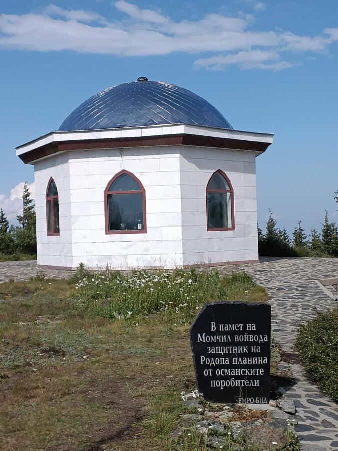 Групата на ТД „Трапезица - 1902“ с водач Боян Димов – по 14 дневния маршрут Е8, лято 2026
