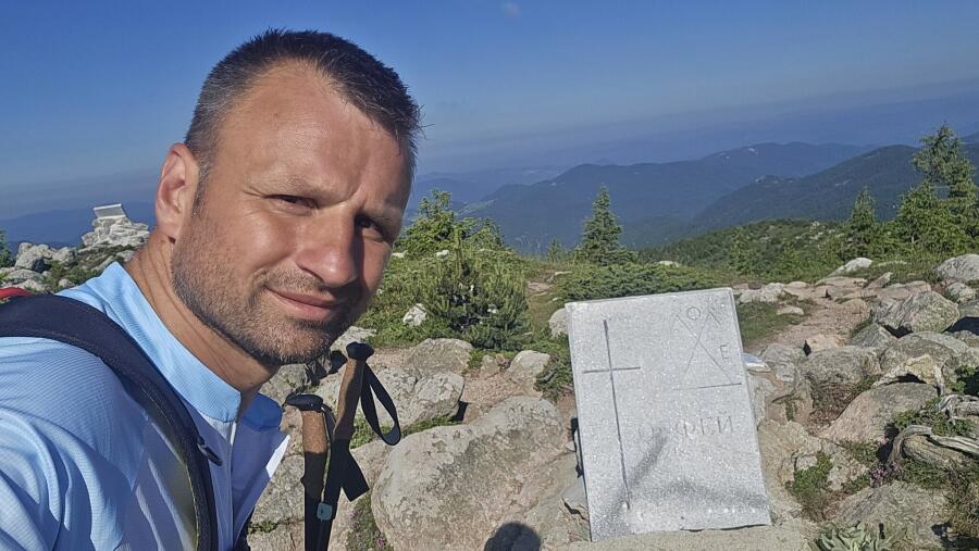 Групата на ТД „Трапезица - 1902“ с водач Боян Димов – по 14 дневния маршрут Е8, лято 2026
