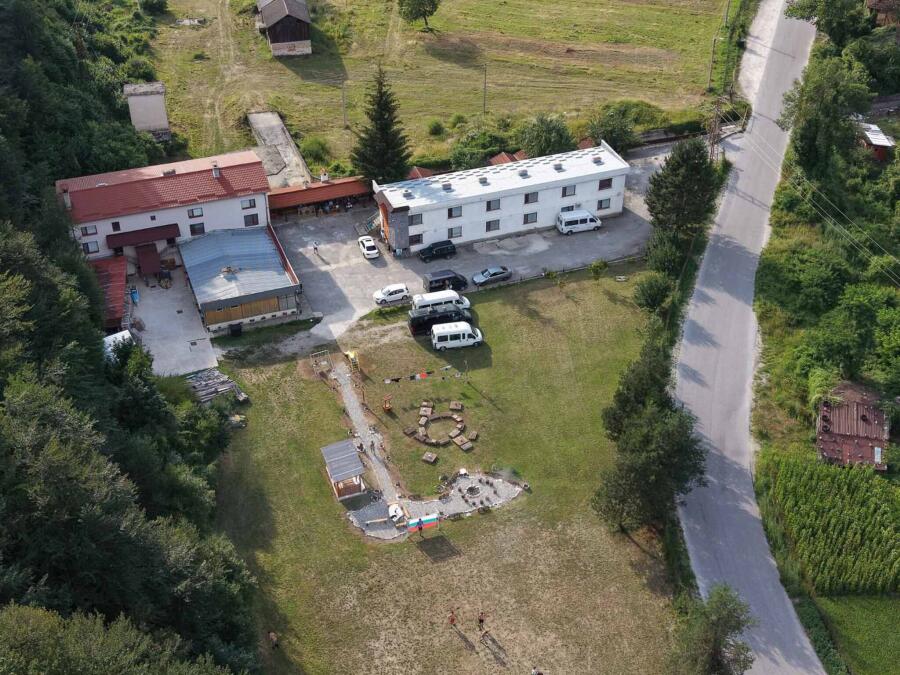 Групата на ТД „Трапезица - 1902“ с водач Боян Димов – по 14 дневния маршрут Е8, лято 2026