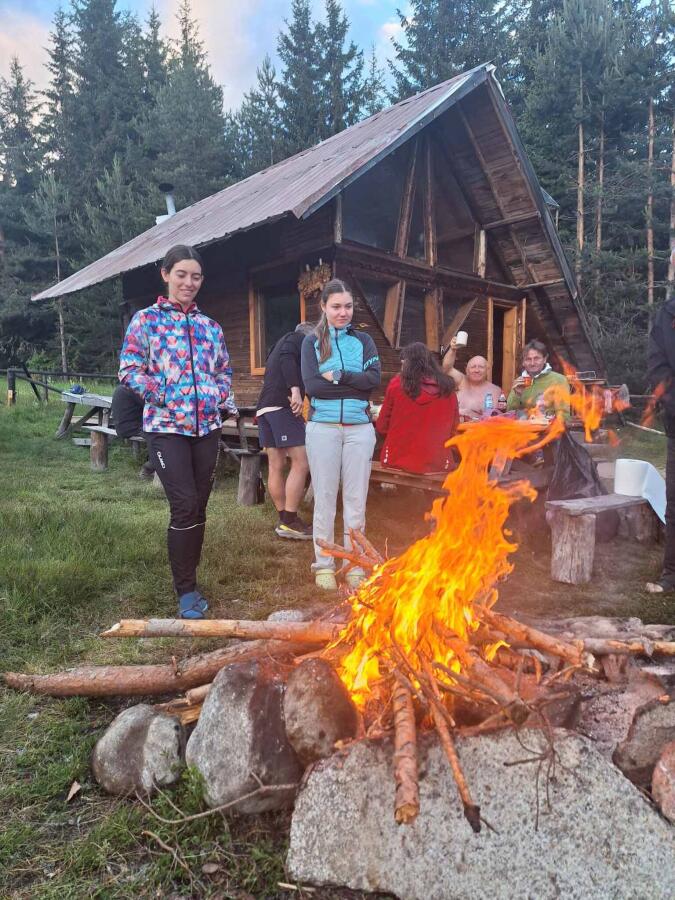 Групата на ТД „Трапезица - 1902“ с водач Боян Димов – по 14 дневния маршрут Е8, лято 2026