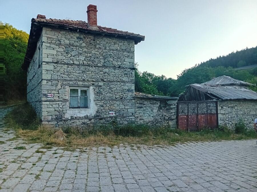 Групата на ТД „Трапезица - 1902“ с водач Боян Димов – по 14 дневния маршрут Е8, лято 2026
