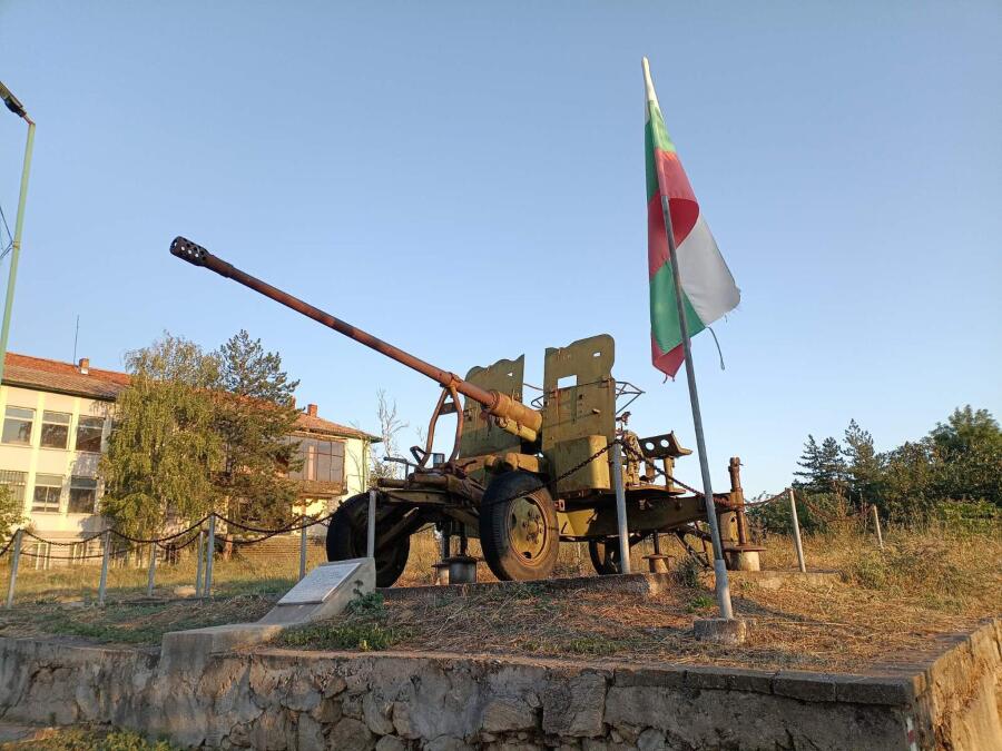 Групата на ТД „Трапезица - 1902“ с водач Боян Димов – по 14 дневния маршрут Е8, лято 2026