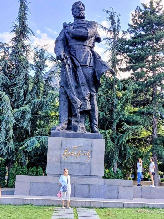 Клубът на туристите - ветерани при ТД "Трапезица-1902" на историческа разходка във Врачанския Балкан